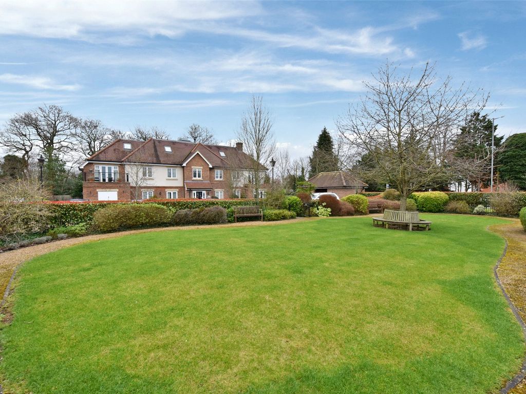 2 bed flat to rent in Bisham House, Woodside Gardens, Marlow, Buckinghamshire SL7, £1,700 pcm