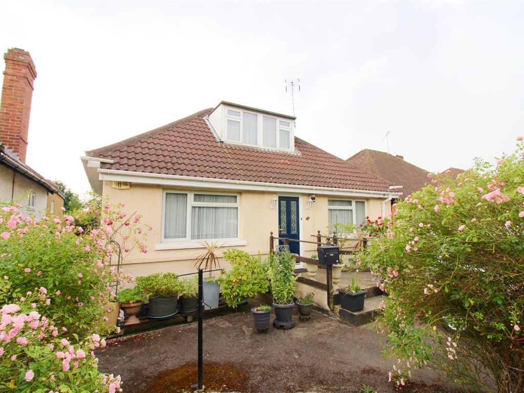 3 bed detached house for sale in Bath Road, Calcot, Reading RG31, £425,000