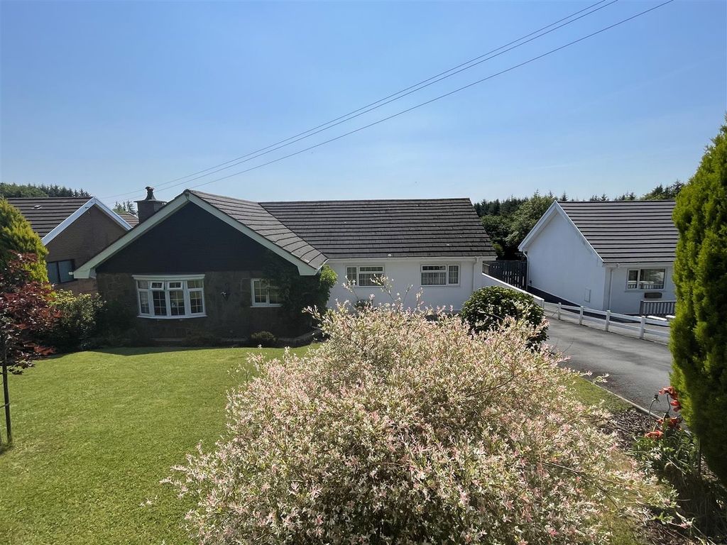 3 bed bungalow for sale in Heol Y Nant, Llannon, Llanelli SA14, £359,995