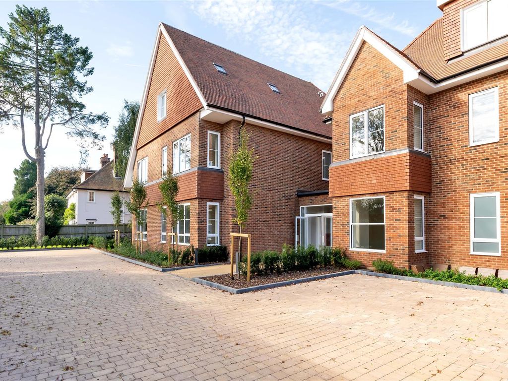 New home, 2 bed flat for sale in Furze Hill, Kingswood, Tadworth KT20, £1,400,000