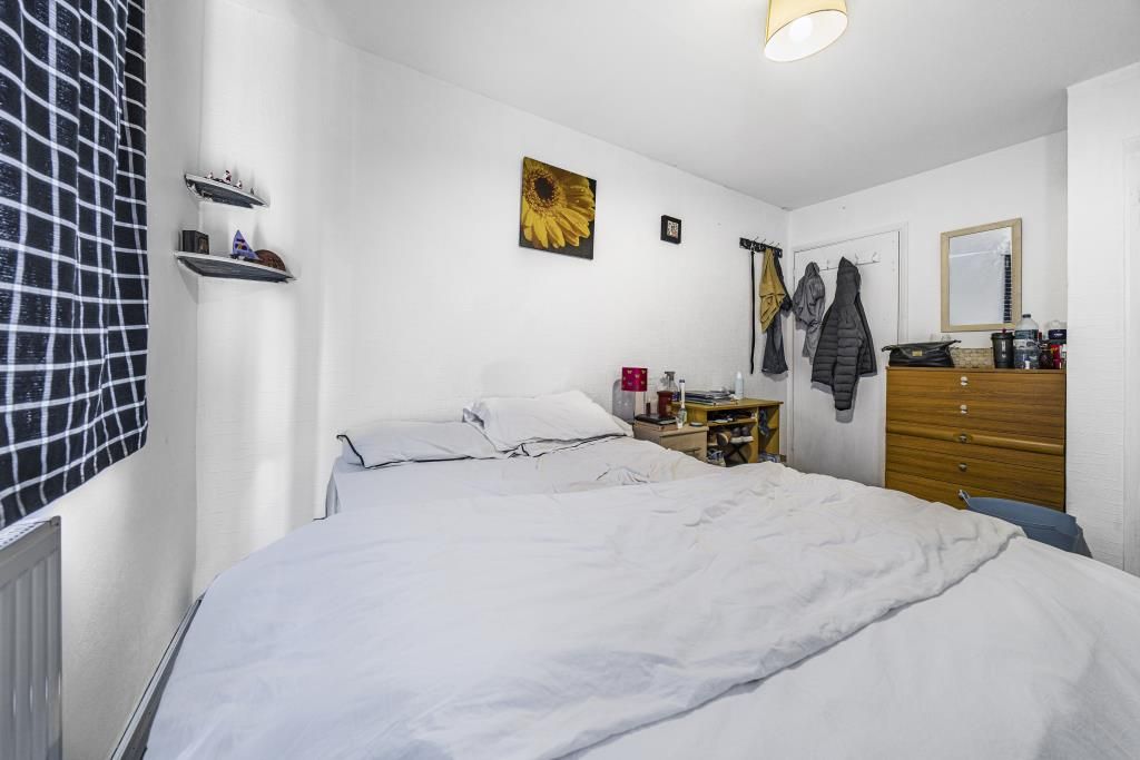 3 bed maisonette for sale in Slough, Berkshire SL1, £325,000