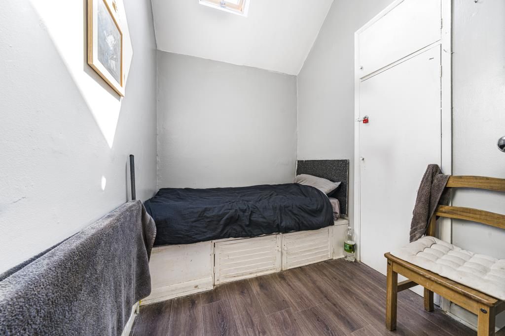 3 bed maisonette for sale in Slough, Berkshire SL1, £325,000