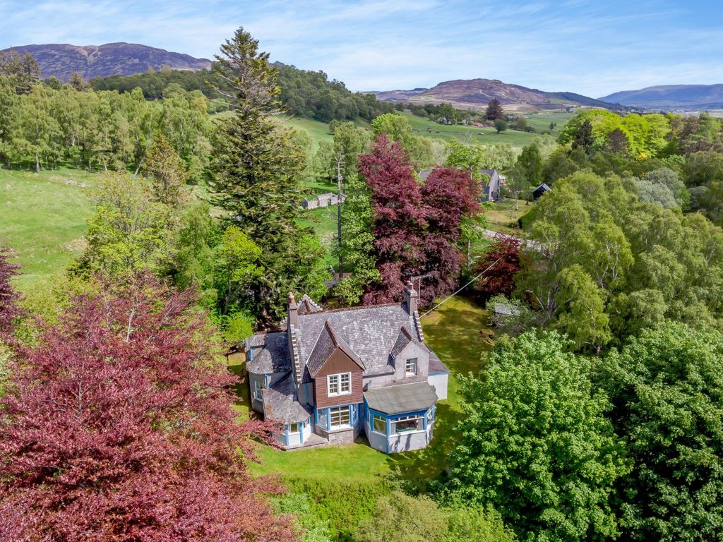 5 bed detached house for sale in Glen Road, Newtonmore, Inverness-Shire PH20, £525,000