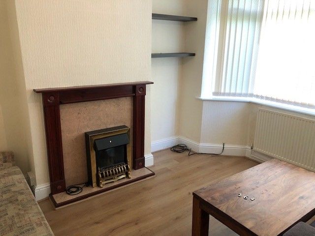 3 bed detached house to rent in Birmingham New Road, Wolverhampton WV4, £1,400 pcm