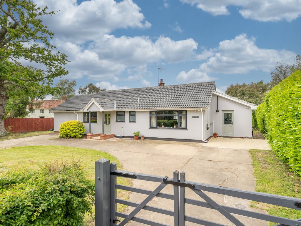 4 bed detached bungalow for sale in Common Road, Aldeby, Beccles NR34, £550,000