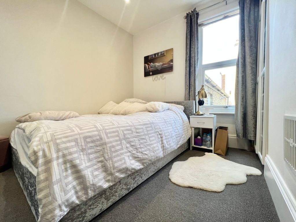 1 bed flat for sale in Landor Road, London SW9, £450,000