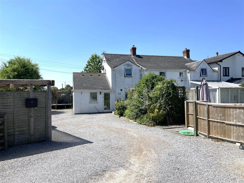 4 bed semi-detached house for sale in Birdwood, Gloucester GL19, £450,000