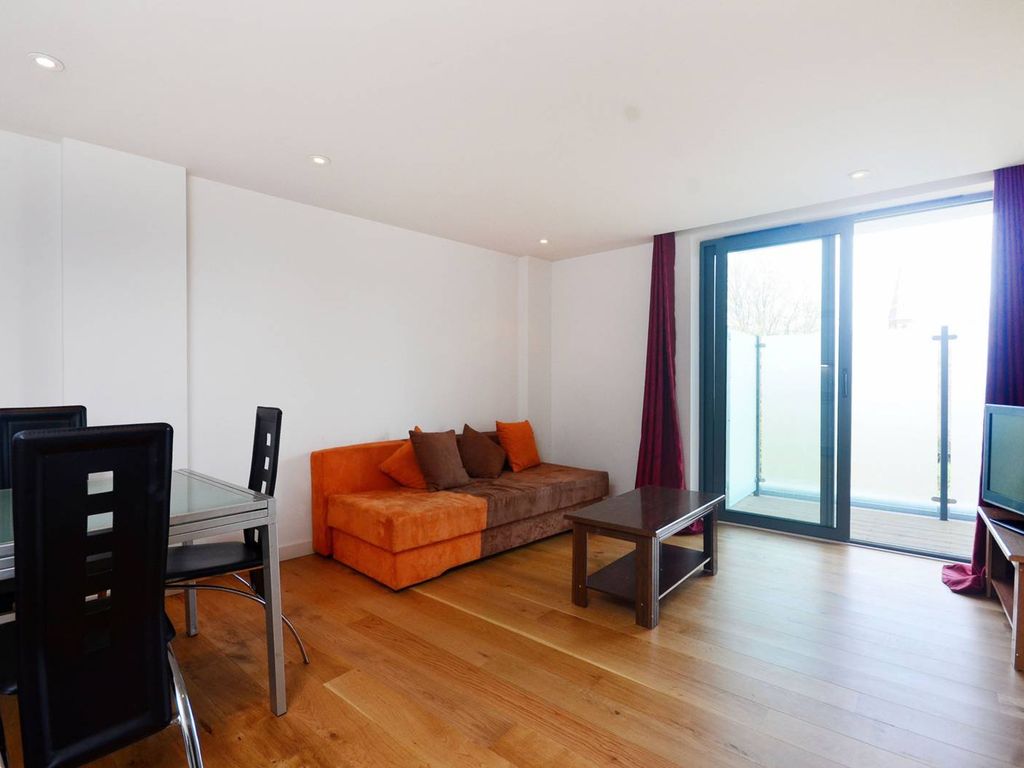 2 bed flat for sale in Westwick Garden, Hammersmith, London W14, £535,000