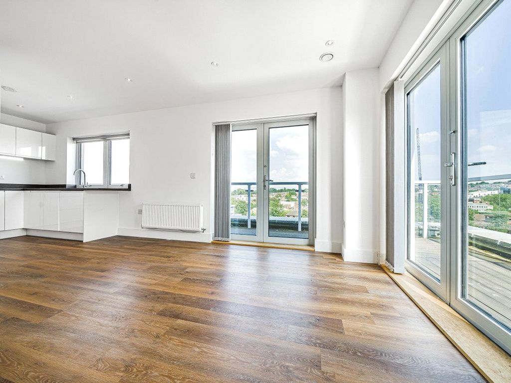 2 bed flat for sale in Guildford, Surrey GU1, £420,000