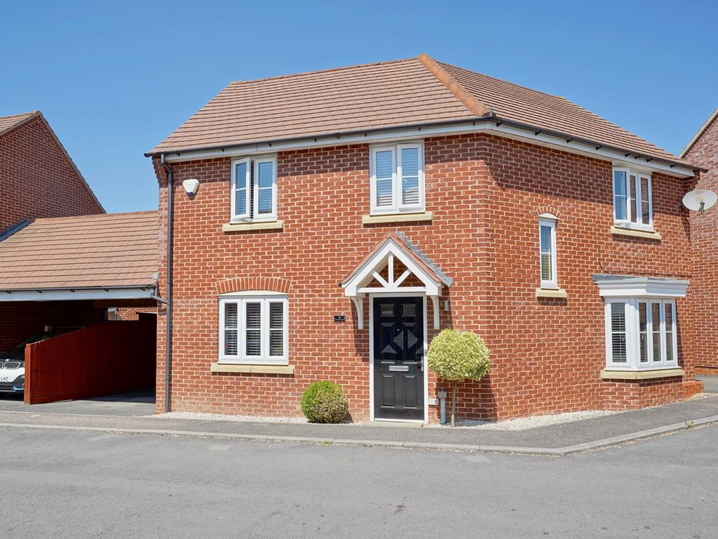 3 bed detached house for sale in Lannesbury Crescent, St Neots PE19, £350,000