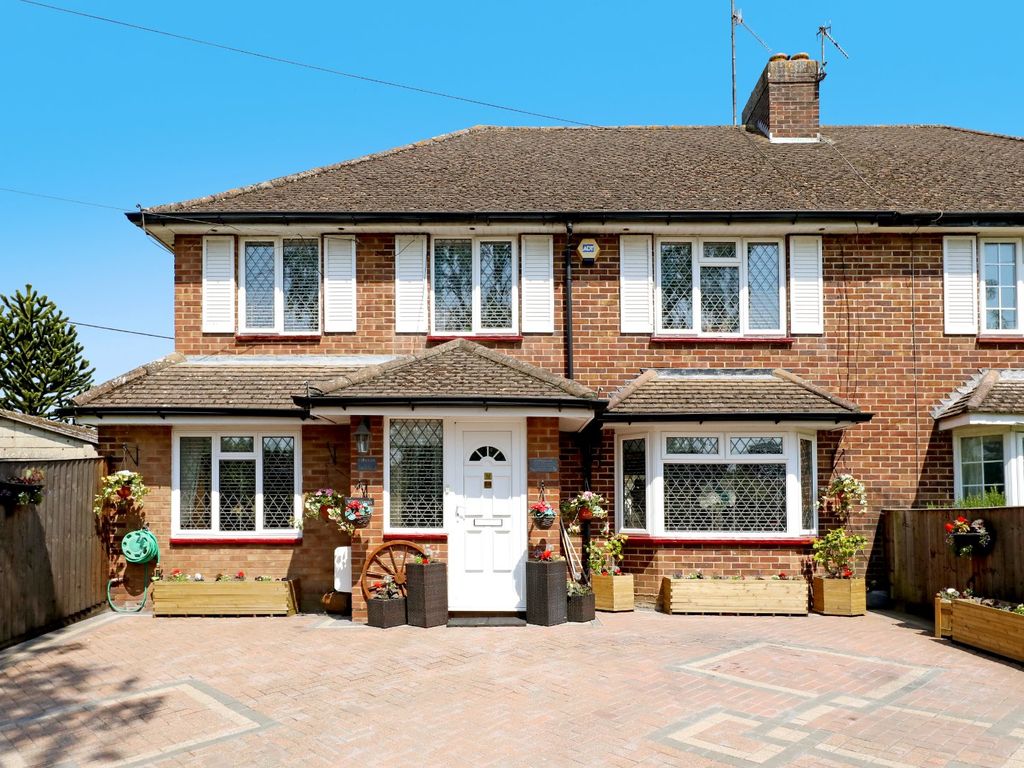 5 bed semi-detached house for sale in Marlow Road, Bourne End SL8, £699,950