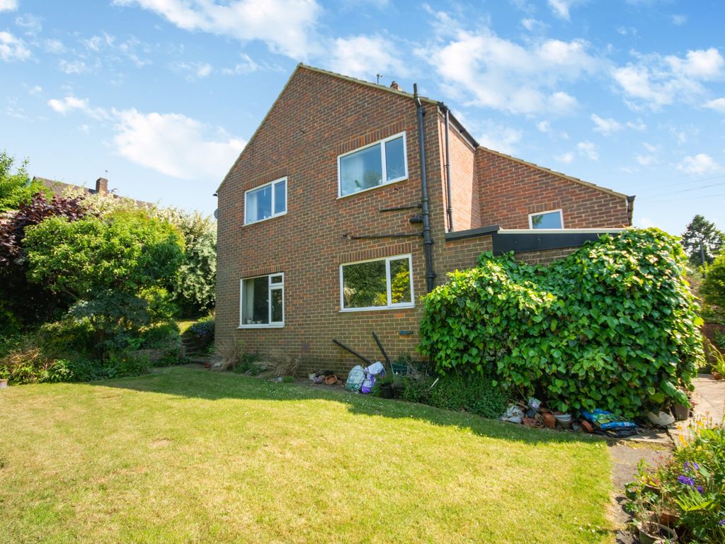 3 bed detached house for sale in Harding Road, Chesham HP5, £550,000