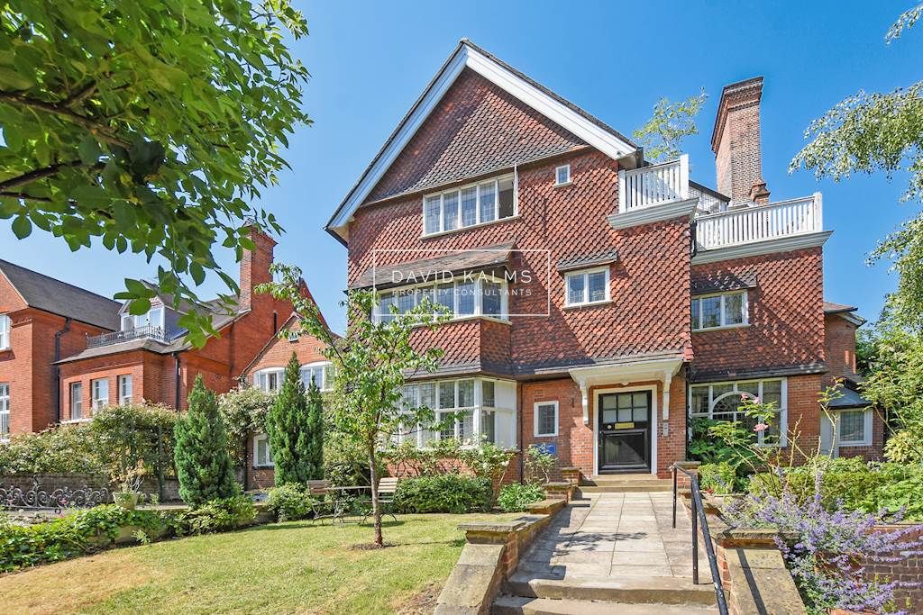 2 bed flat for sale in Frognal, London NW3, £1,399,950