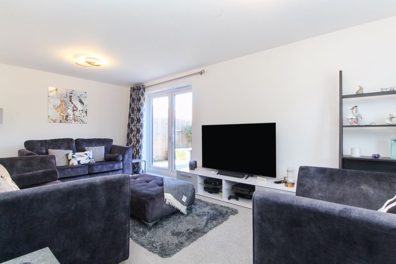 3 bed detached house for sale in Cotswold Drive, Stewartby MK43, £370,000