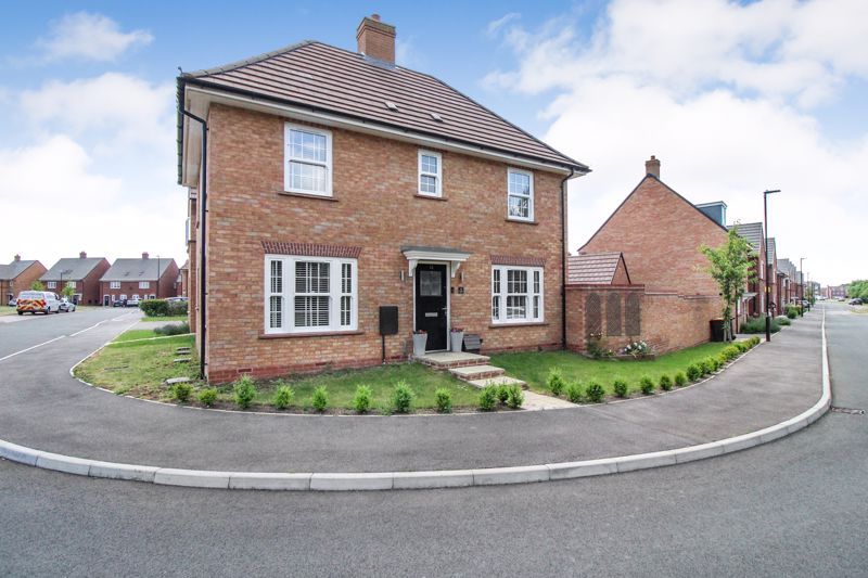 3 bed detached house for sale in Cotswold Drive, Stewartby MK43, £370,000