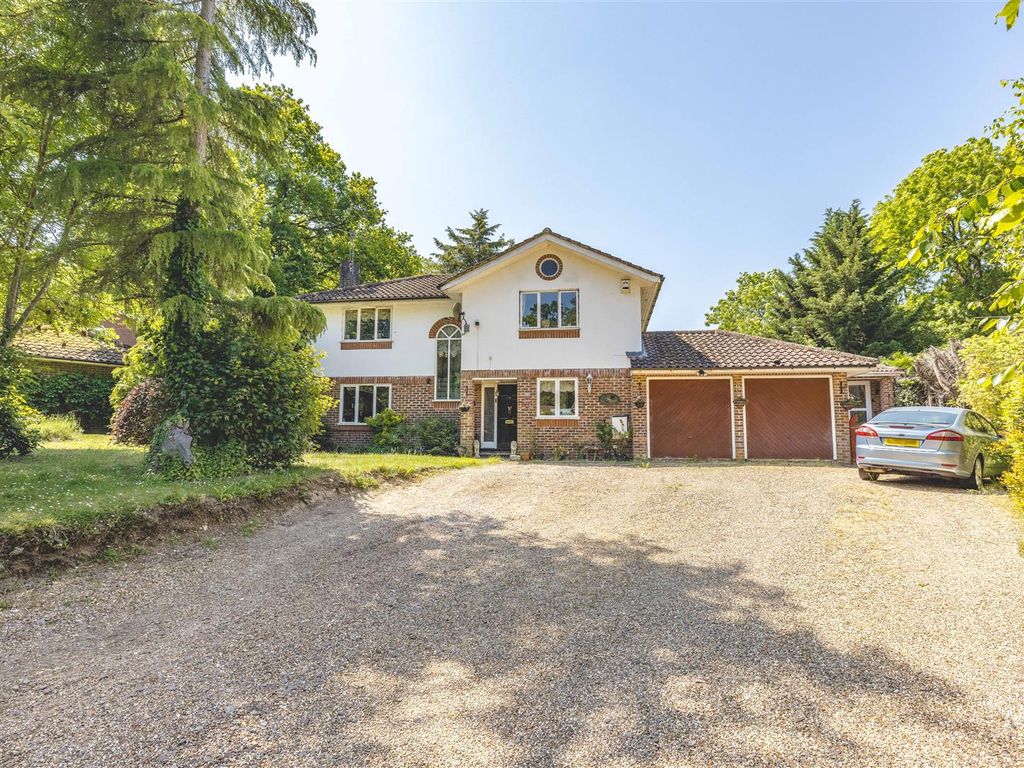 4 bed property for sale in Wilton Crescent, Windsor SL4, £1,150,000