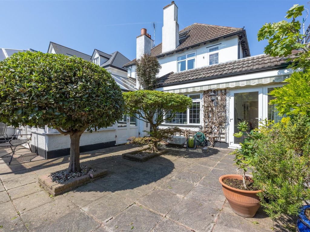 4 bed detached house for sale in Chadwick Road, Westcliff-On-Sea SS0, £1,000,000