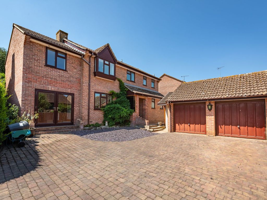 5 bed detached house for sale in Westernlea, Crediton EX17, £495,000
