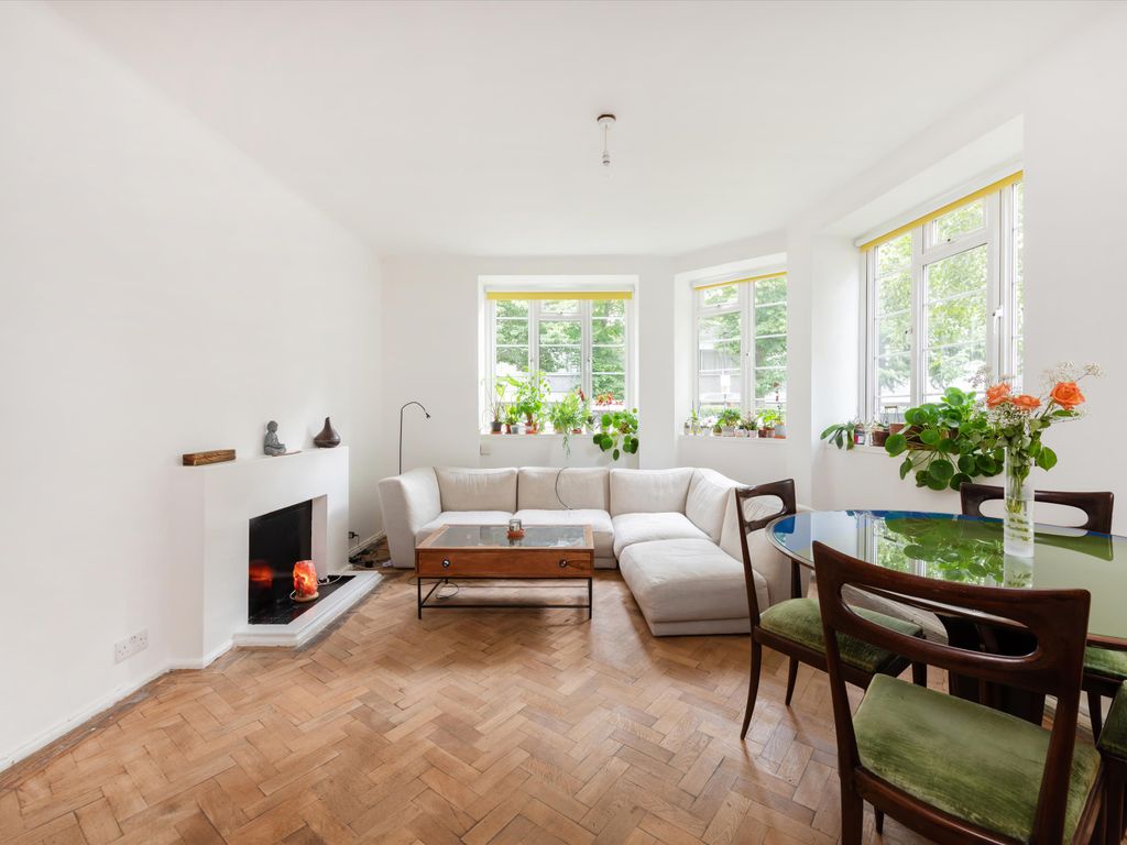 4 bed flat for sale in Mackennal Street, London NW8, £874,950