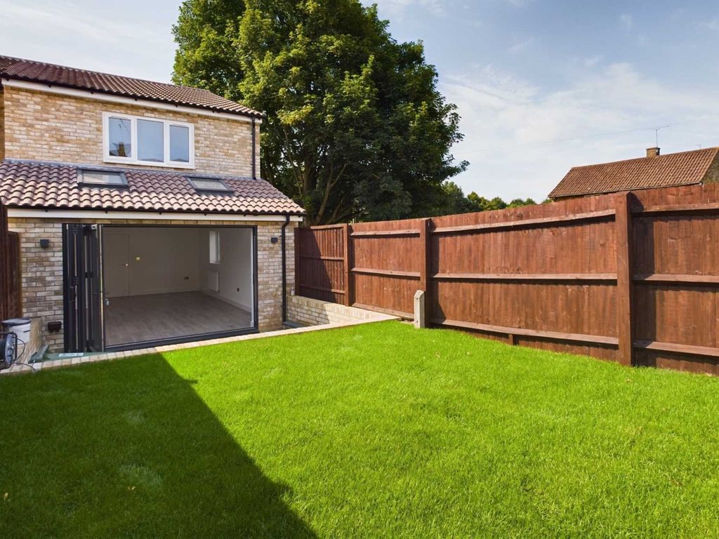 3 bed property for sale in Brand New In The Holt, Hemel Hempstead HP2, £380,000