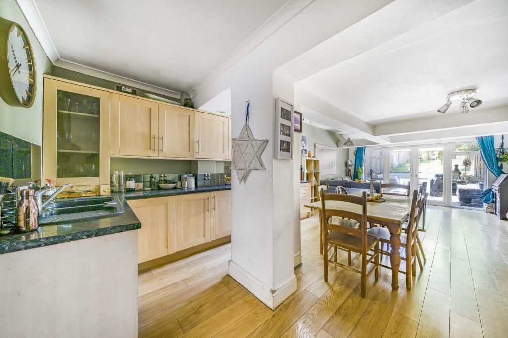 4 bed end terrace house for sale in Chesham, Buckinghamshire HP5, £495,000