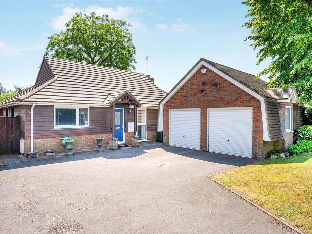 3 bed bungalow for sale in Greenfield Road, Flitwick, Bedford, Bedfordshire MK45, £500,000
