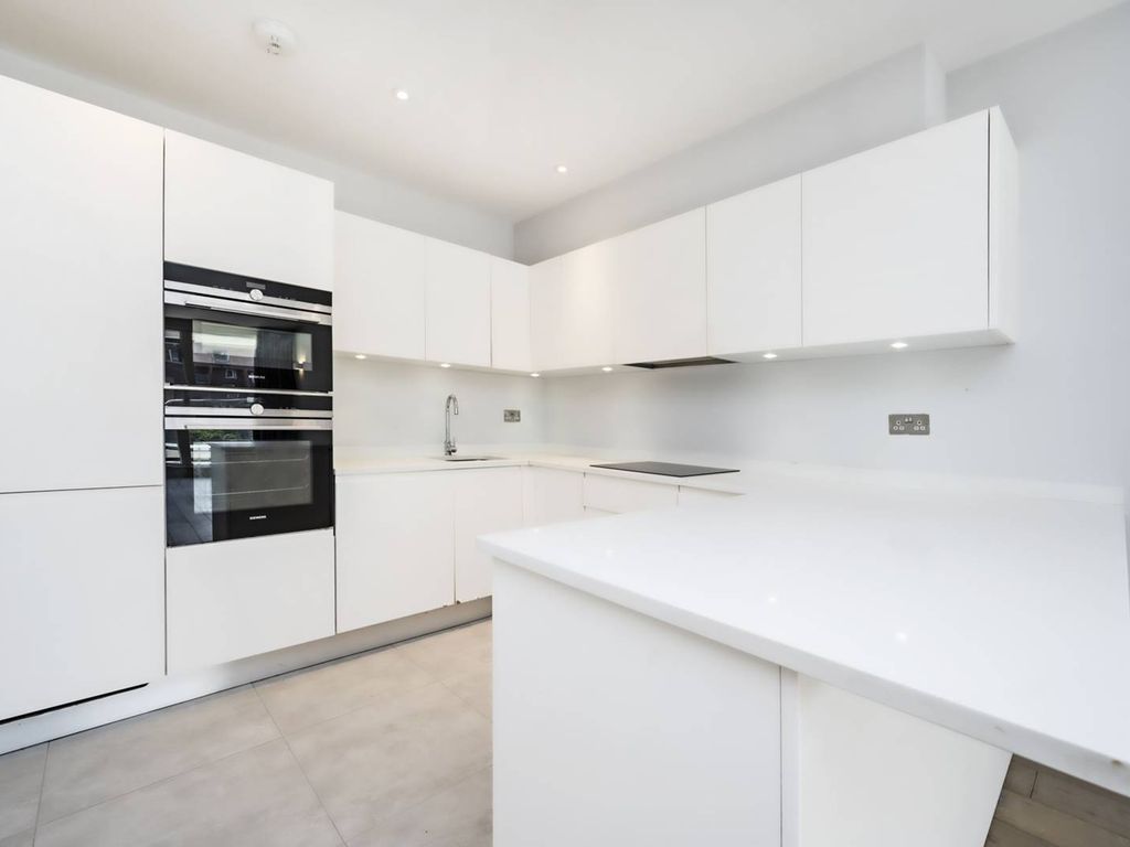 3 bed flat for sale in Southern Row, Ladbroke Grove, London W10, £1,050,000