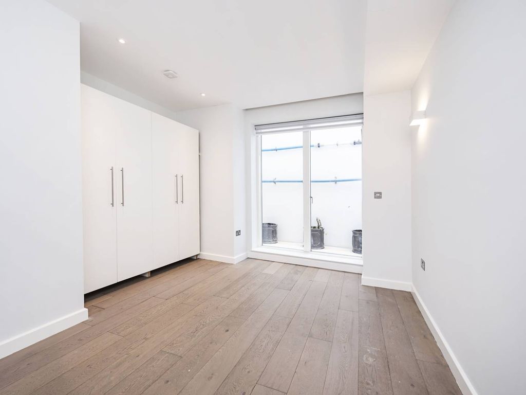 3 bed flat for sale in Southern Row, Ladbroke Grove, London W10, £1,300,000