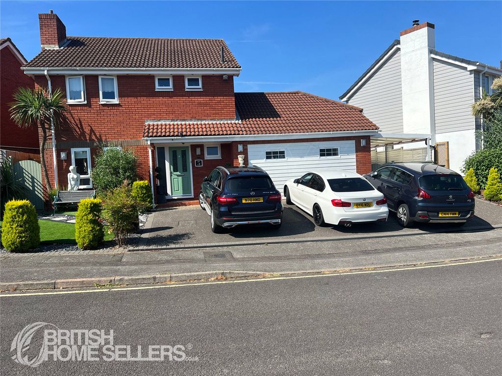 5 bed detached house for sale in Summerfields, Bournemouth BH7, £725,000