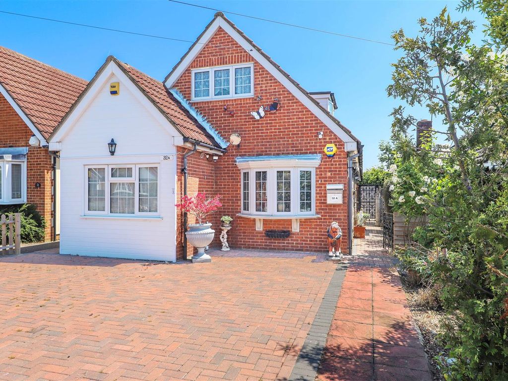 4 bed detached bungalow for sale in Copperfield Avenue, Hillingdon UB8, £765,000