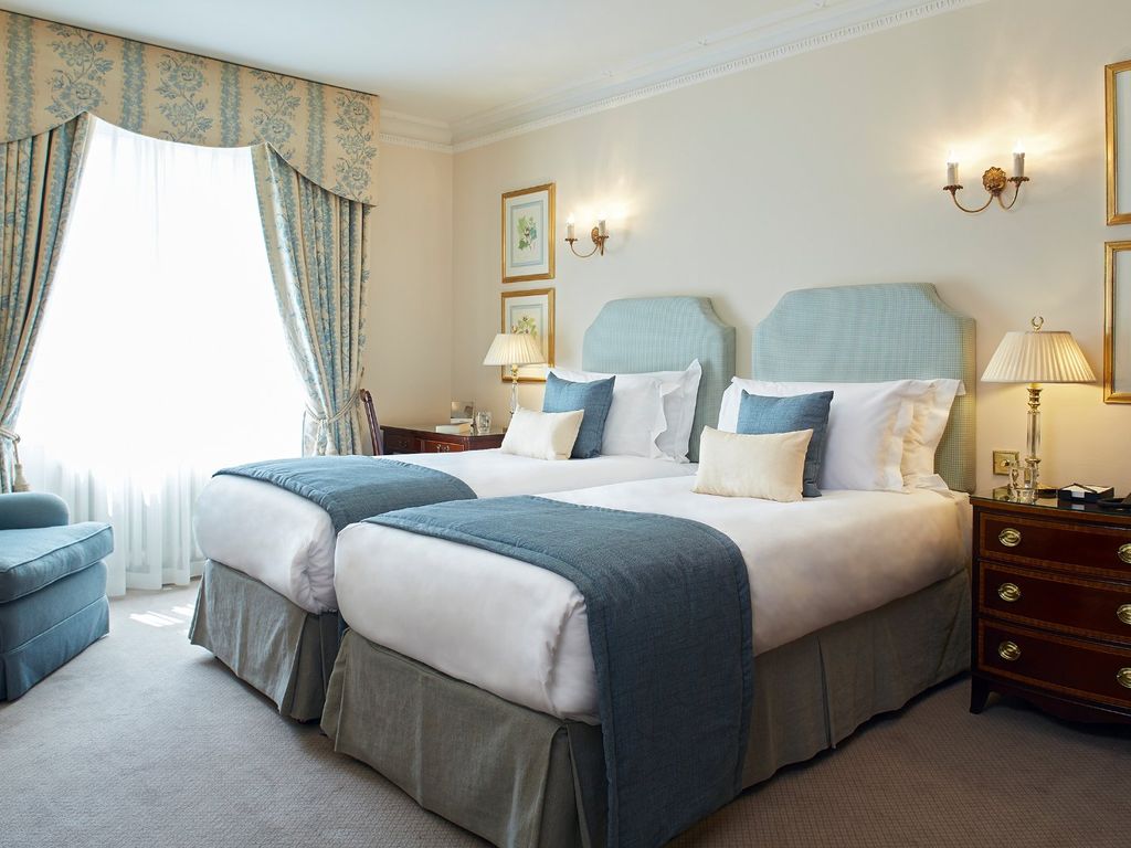 3 bed flat to rent in Hyde Park Gate, Kensington, London SW7, London,, £41,167 pcm