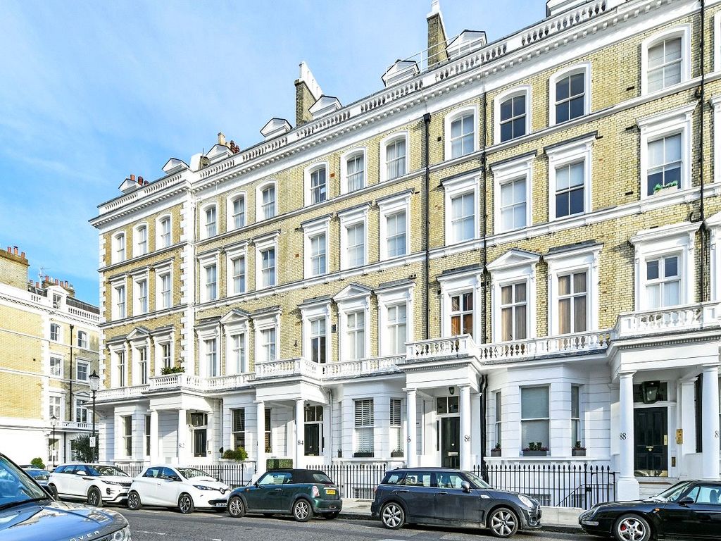 2 bed flat to rent in Onslow Gardens, South Kensington, London SW7, London,, £8,017 pcm