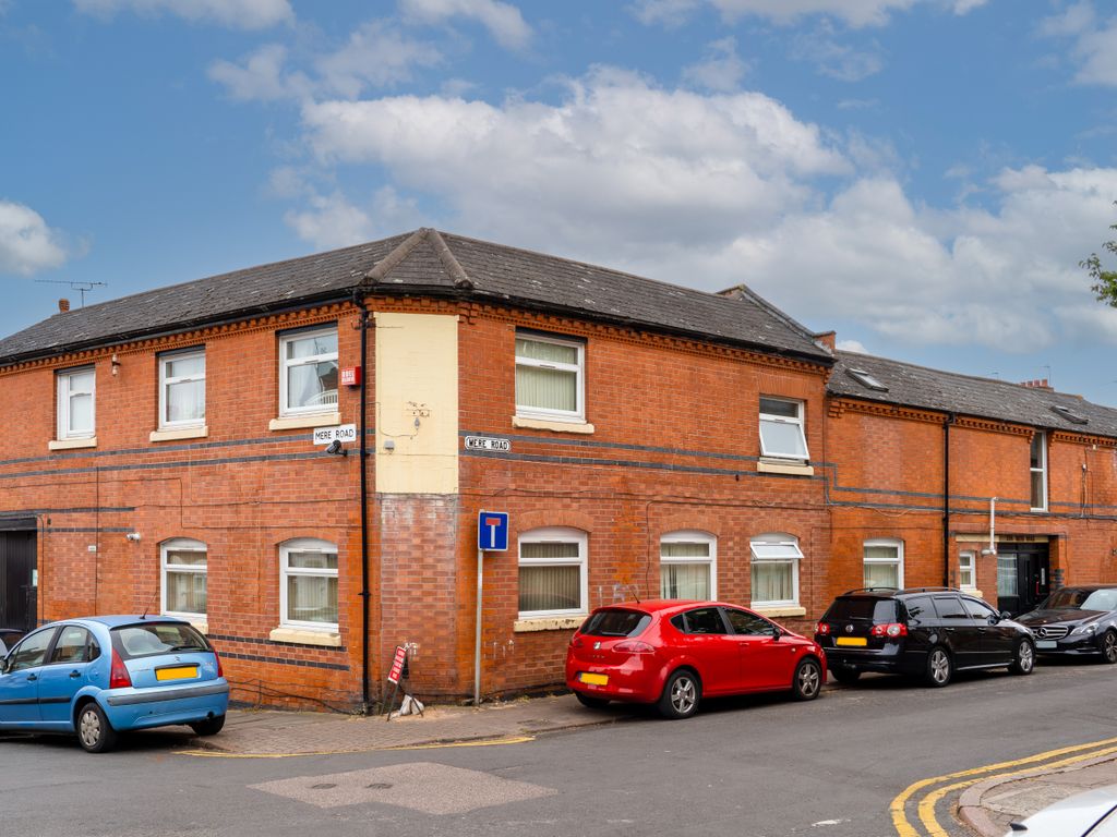 Block of flats for sale in Mere Road, Leicester LE5, £650,000