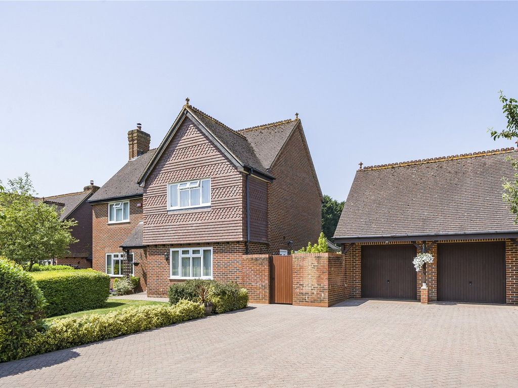 4 bed detached house for sale in Tudor Close, Bramley, Tadley, Hampshire RG26, £1,000,000