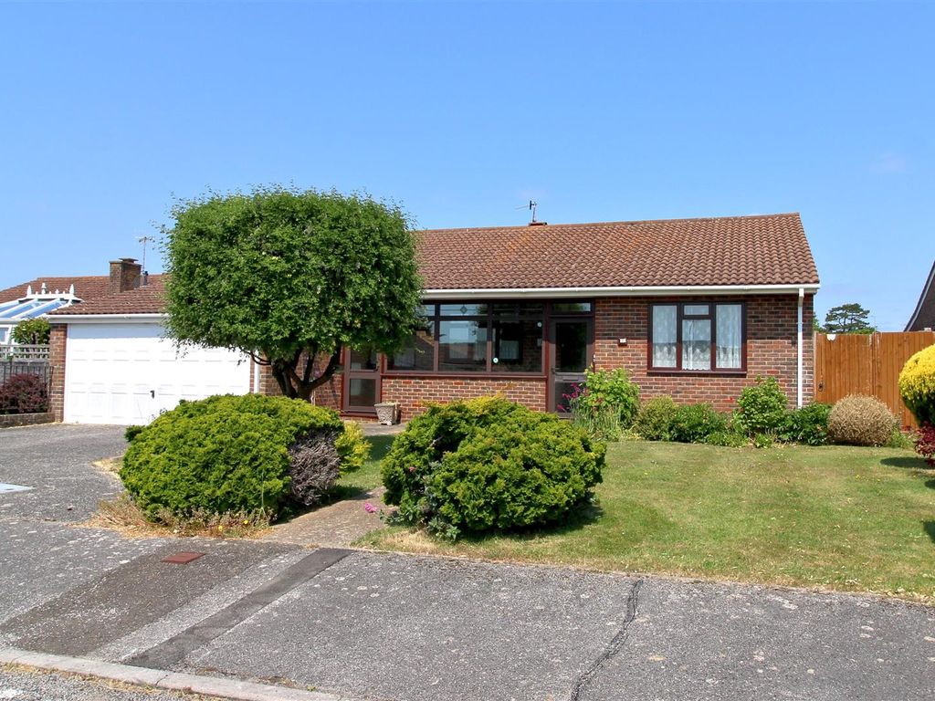 3 bed detached bungalow for sale in Ladycross Close, Seaford BN25, £450,000