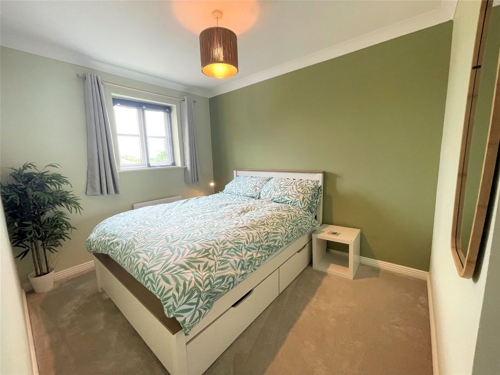 3 bed town house for sale in Setter Combe, Warfield, Berkshire RG42, £425,000