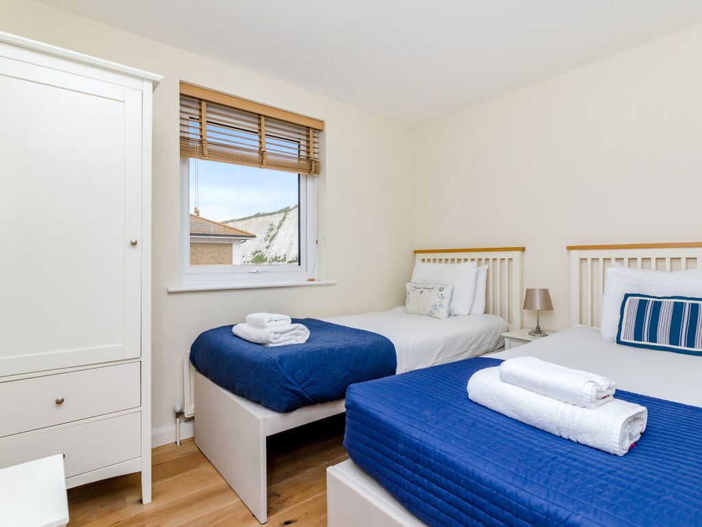 2 bed flat to rent in Victory Mews, Brighton Marina Village, Brighton BN2, £3,683 pcm