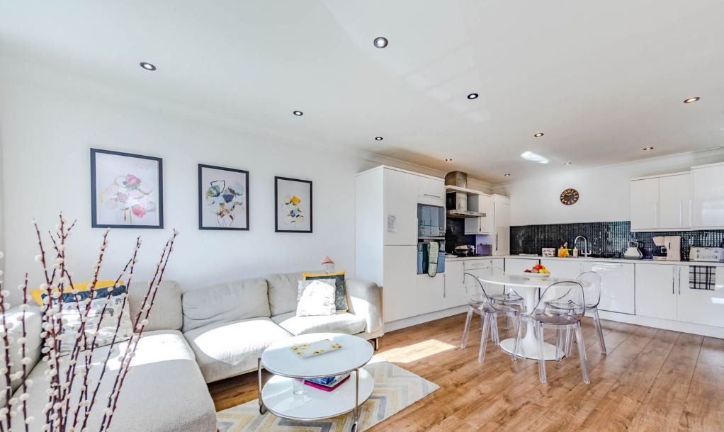 3 bed flat for sale in Lion Court, 435 The Highway, London E1W, £525,000