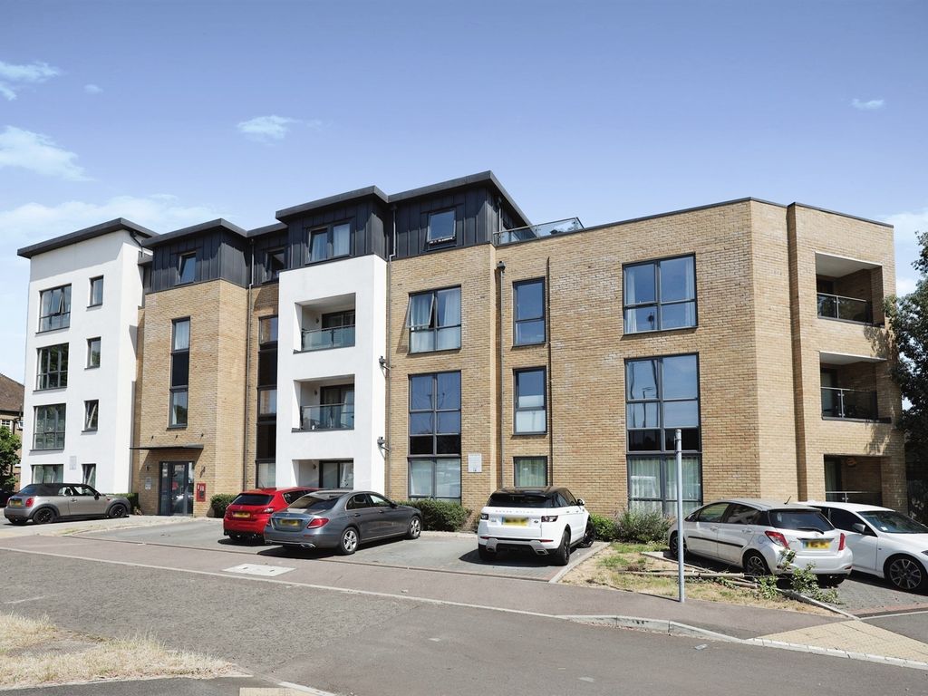 2 bed flat for sale in St. Albans Road, Garston, Watford WD25, £400,000