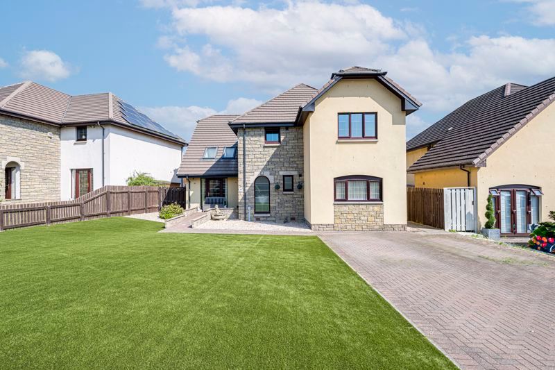5 bed detached house for sale in Emmock Lane, Dundee DD4, £350,000