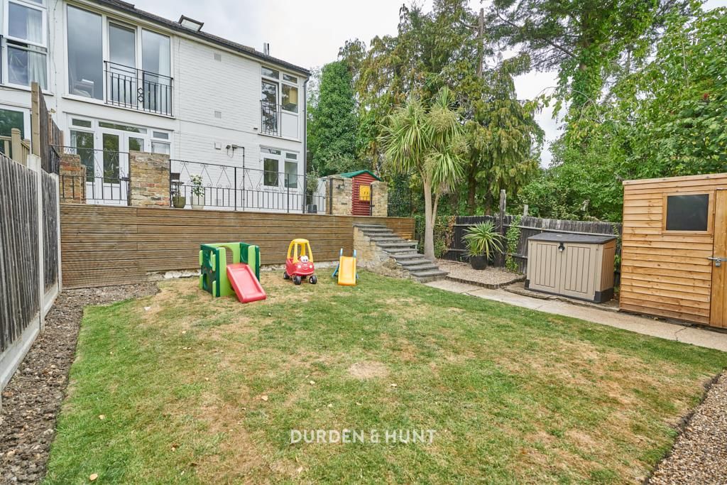 2 bed maisonette for sale in Algers Close, Loughton IG10, £375,000