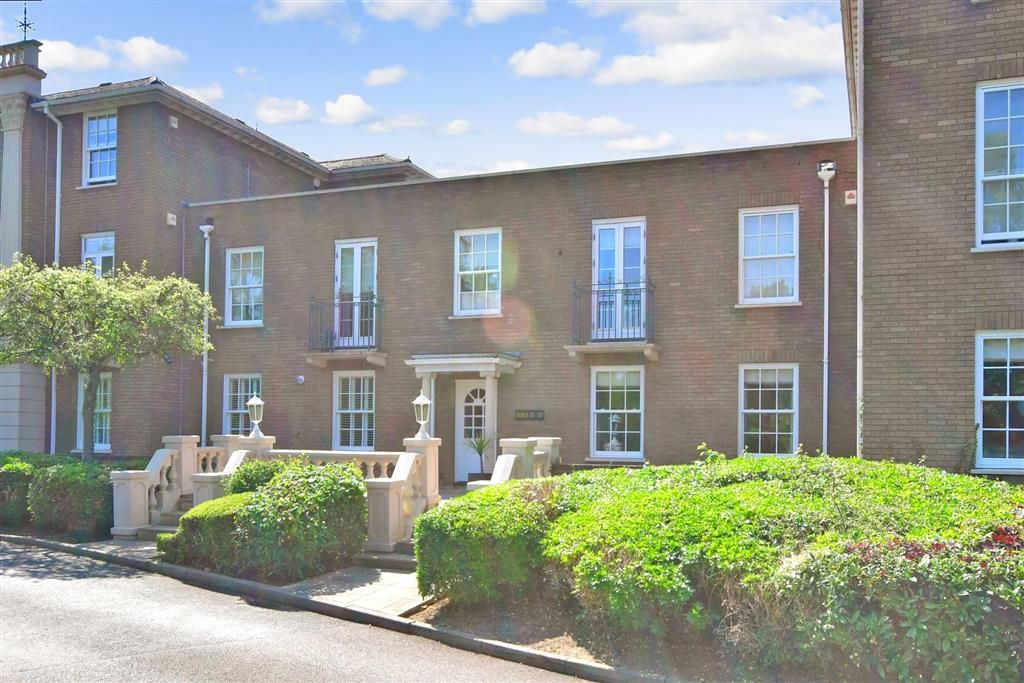2 bed flat for sale in Bower Hill, Epping, Essex CM16, £500,000