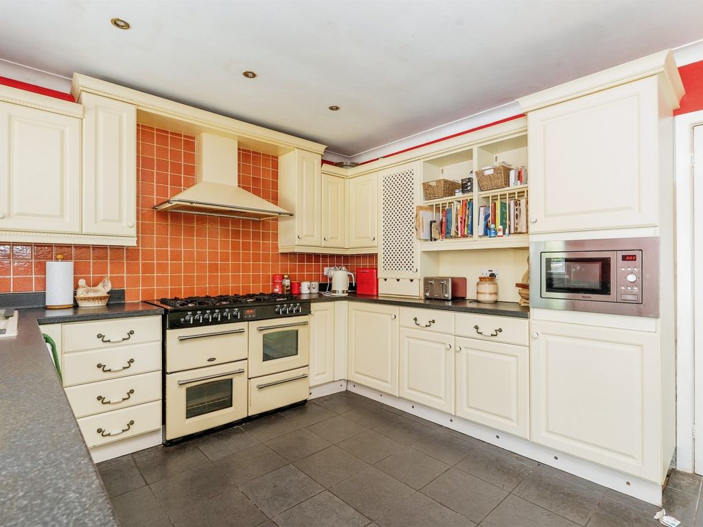 4 bed detached house for sale in Church Lane, Fawley, Southampton SO45, £450,000