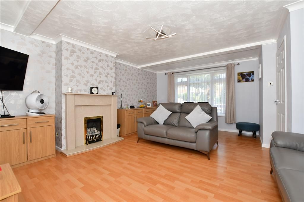 3 bed end terrace house for sale in Elmhurst, Belvedere, Kent DA17, £475,000