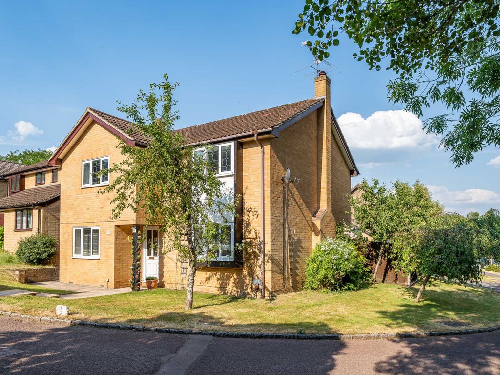 4 bed detached house for sale in Cumberland Way, Wokingham RG41, £650,000