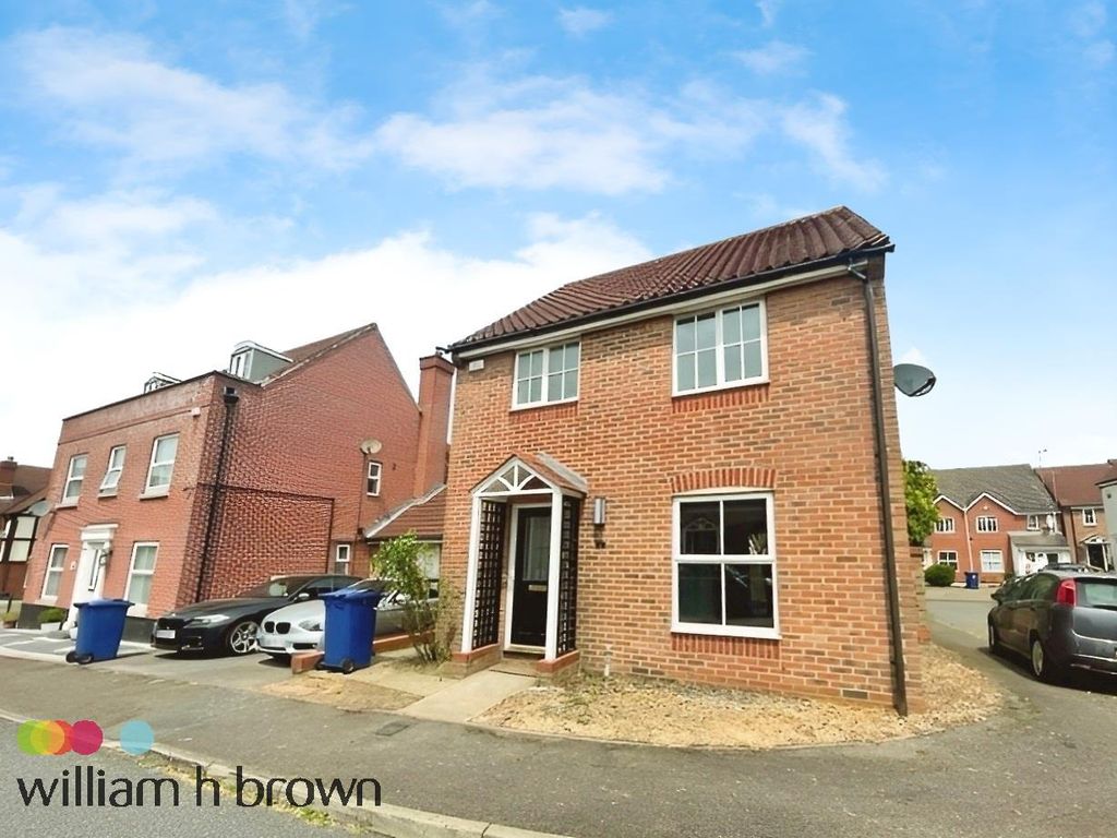 3 bed detached house to rent in Hyde Close, Chafford Hundred, Grays RM16, £2,000 pcm