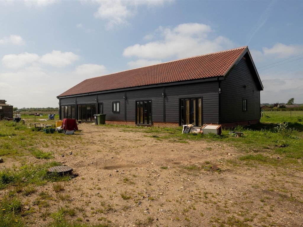 5 bed barn conversion for sale in Church Road, Bungay NR35, £625,000