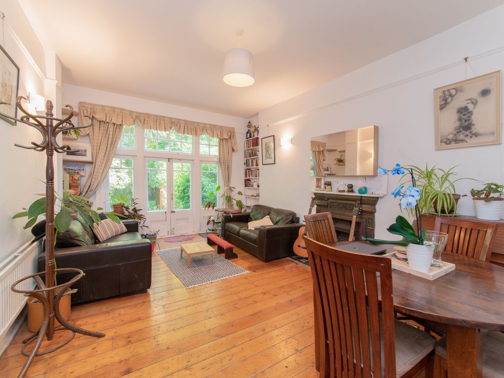 2 bed flat for sale in Milton Park, Highgate N6, £599,995