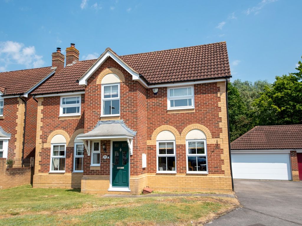 4 bed detached house for sale in Ash Gate, Thatcham RG18, £570,000