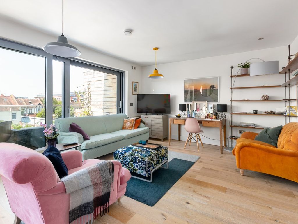 2 bed flat for sale in The Lanchesters, Fulham Palace Road, Crabtree Estate, Hammersmith W6, £700,000